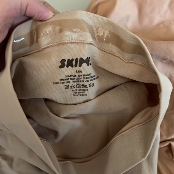 SKIMS MATERNITY SCULPTING SHORT MID THIGH - Picture 7 of 12